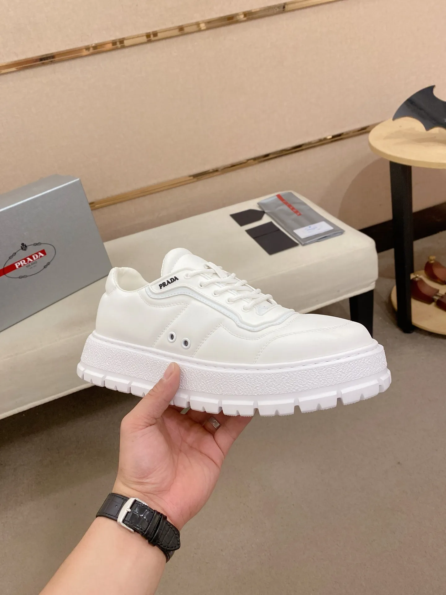 Factory price 580💰 ✔️✔️✔️High version High-quality new PRADA counters are on the market simultaneously, new men's shoes, 😘fabrics imported technological waterproof fabrics, made by pure handicrafts. Lining: Full cowhide lining. 👍🏿 High-end ☄️ air-cushion molded anti-slip rubber outsole, exquisite lines, simple and elegant, comfortable and high-end for leisure travel. Code number: 38 to 45